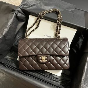 Chanel lambskin bag. Rare color🤎